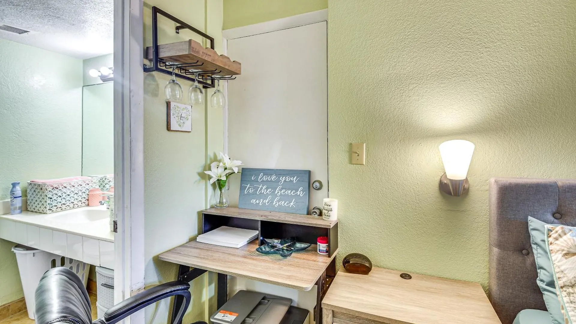 Cozy Beachfront Condo In Daytona Beach Shores! United States