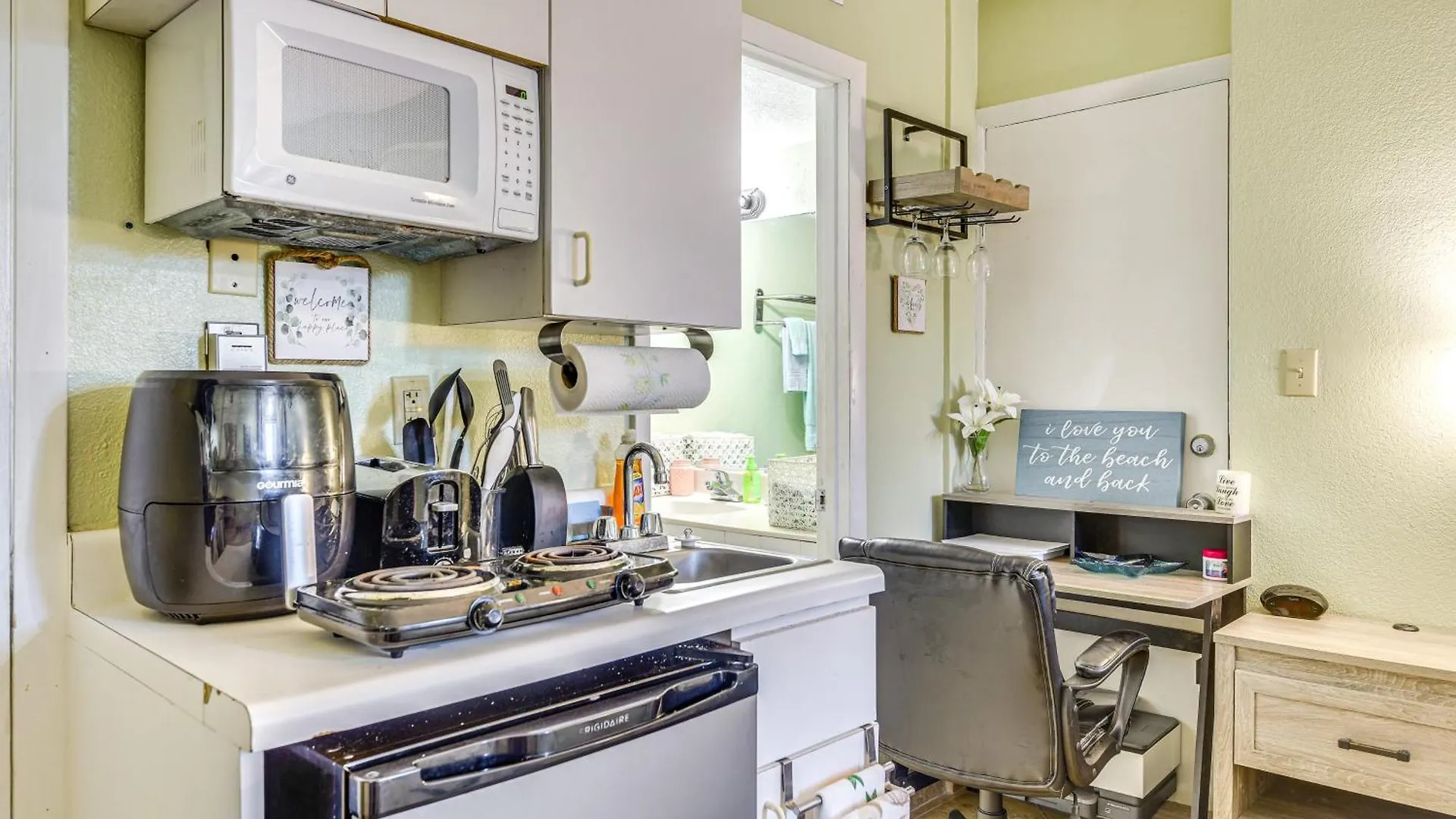 Cozy Beachfront Condo In Daytona Beach Shores! Apartment